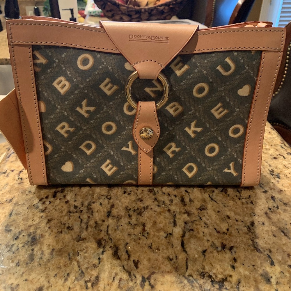 Dooney & Bourke Ring Flap Purse (NWT)